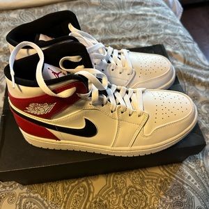 Men’s Air Jordan’s 1MD white/red/black